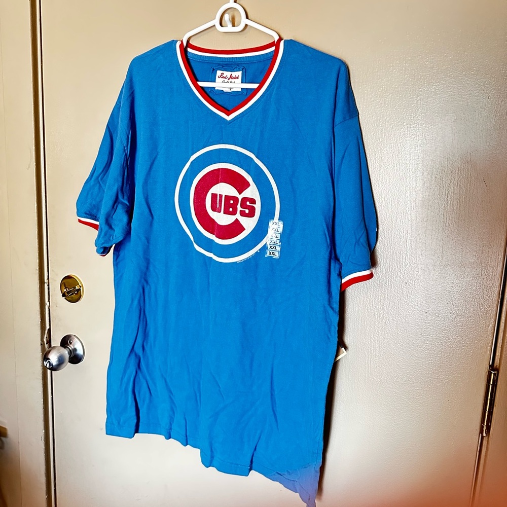 NWT Chicago Cubs T-shirt Red Jacket Blue V-Neck Shirt
